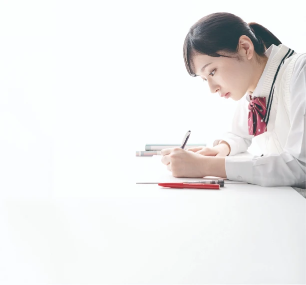 受験勉強をする高校生